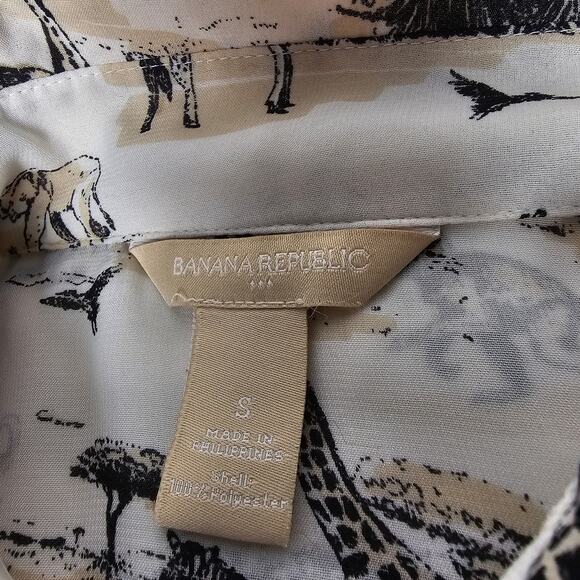 Banana Republic Safari Animal Print Blouse Small Elephants Zebras Giraffes Work - Picture 6 of 7